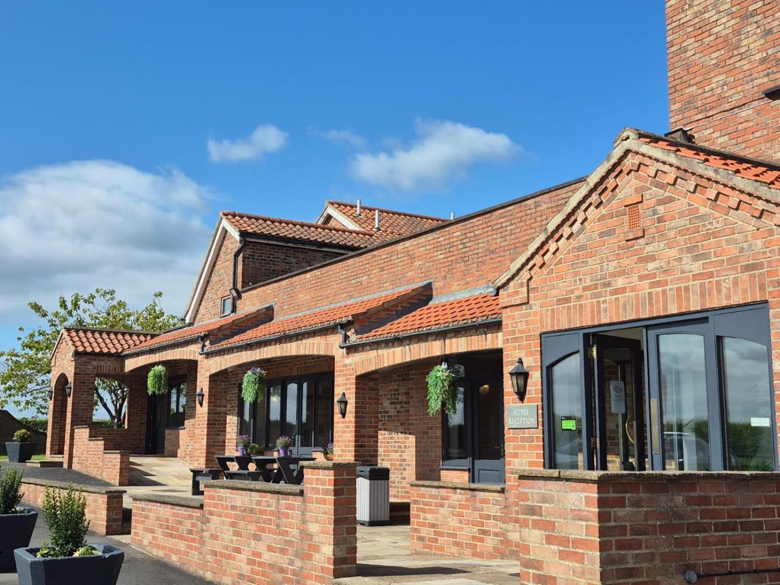 The White Horse Lodge Hotel Thirsk Exterior photo